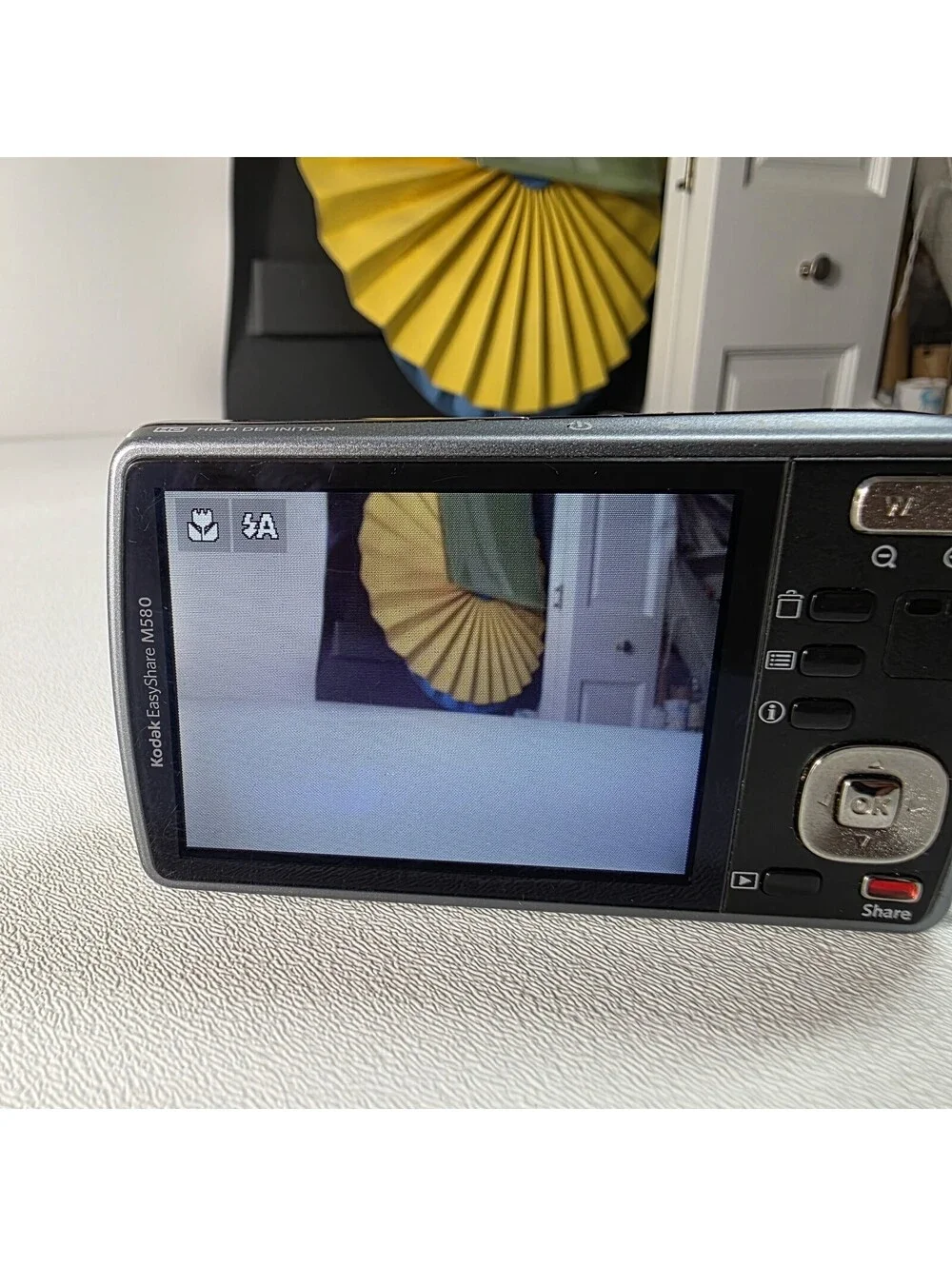 Kodak EasyShare M580 14.MP Digital Camera with Charger, Battery and Card.